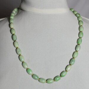 🌟3 FOR $30 🌟 Light Green Marbled Vintage Necklace